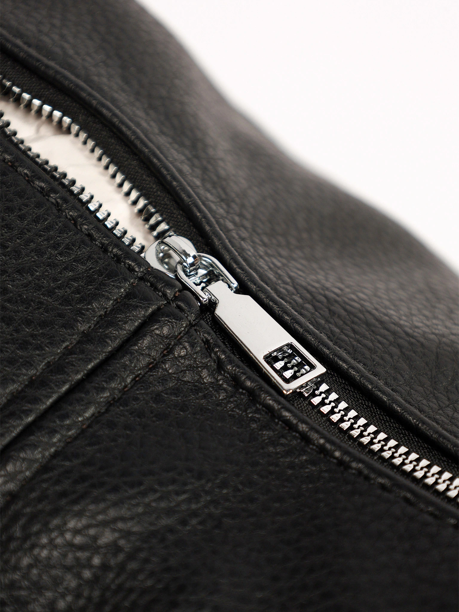 Сумка-шоппер  с декоративными плетеными ремешками по бокам в ассортименте